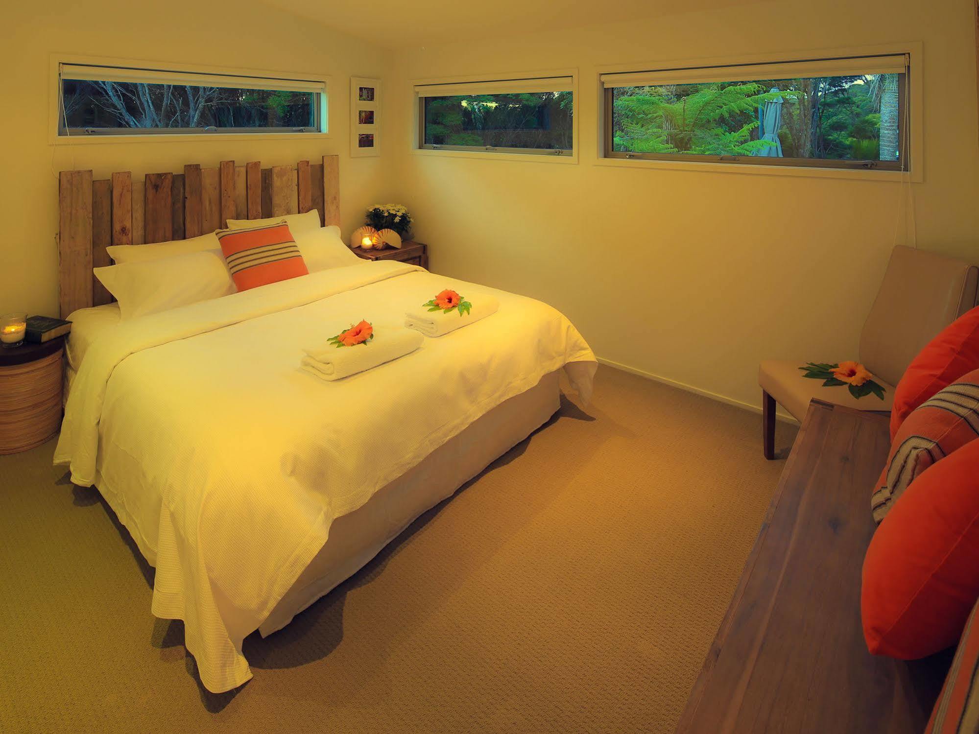 Koi Roc Waiheke Island Accommodation ภายนอก รูปภาพ